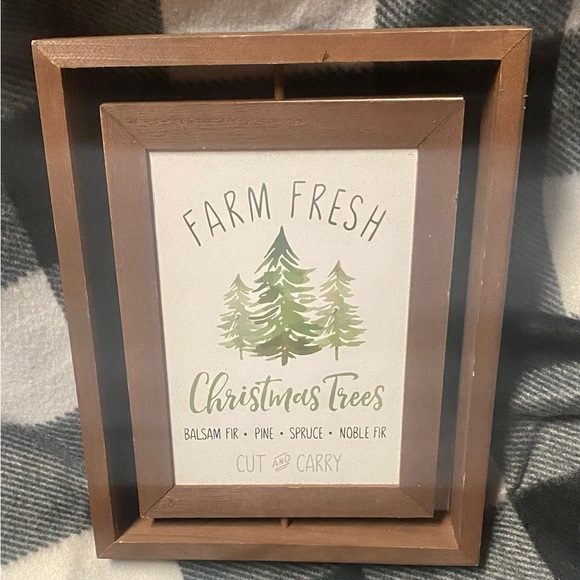 Wood rotating christmas sign - Picture 1 of 5